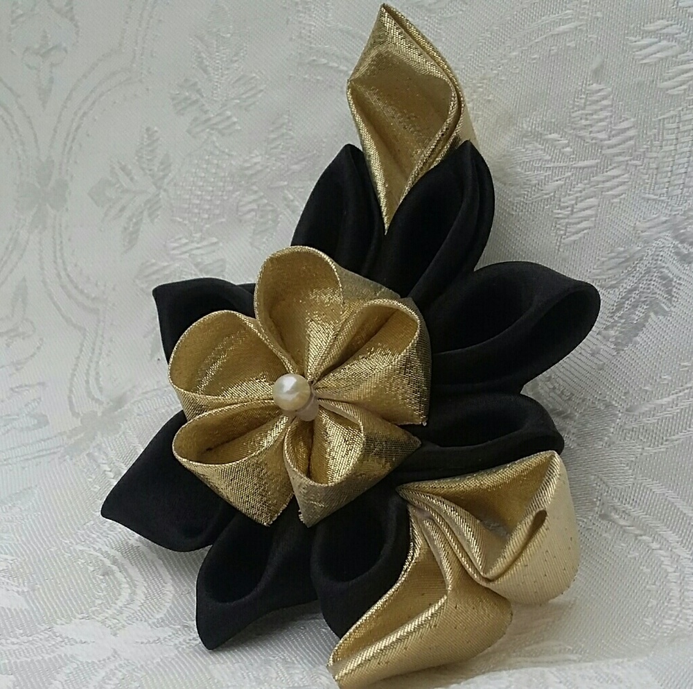 Kanzashi Broach NWOT Prom Event Gift Woman's Hand Crafted